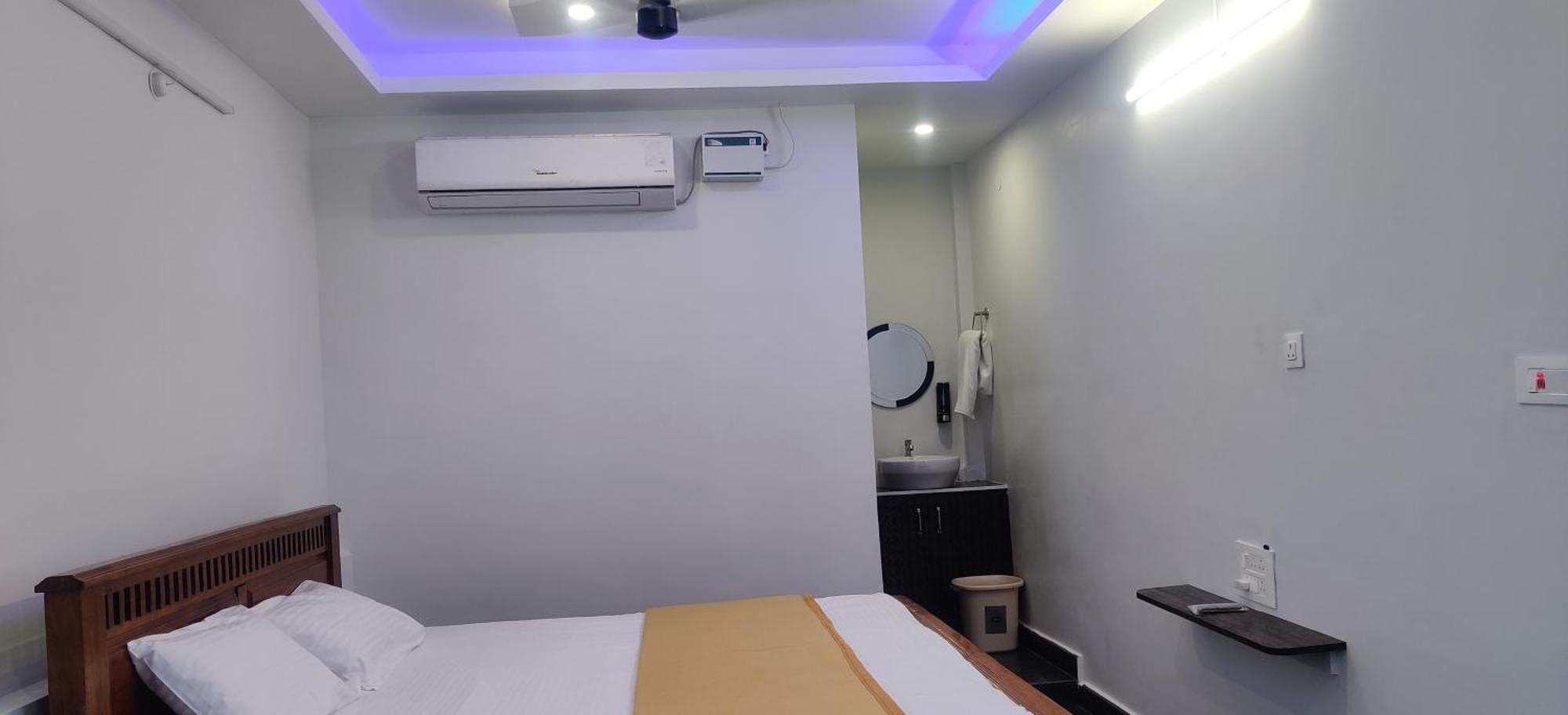 Aadhi Esha Residency Hotel Tiruvannāmalai Екстериор снимка